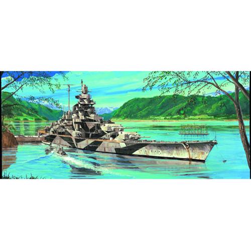 1:700 TRUMPETER KIT Tirpitz German Battleship 1943 TR05712