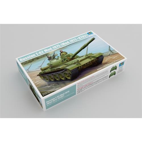 1:35 TRUMPETER KIT Russian T-62 Mod.1975 Mod.1972+Ktd2 TR01552