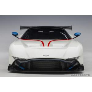 1:18 AUTOART Aston Martin Vulcan Coupe 2015 White Blue Red Stripes AA70261