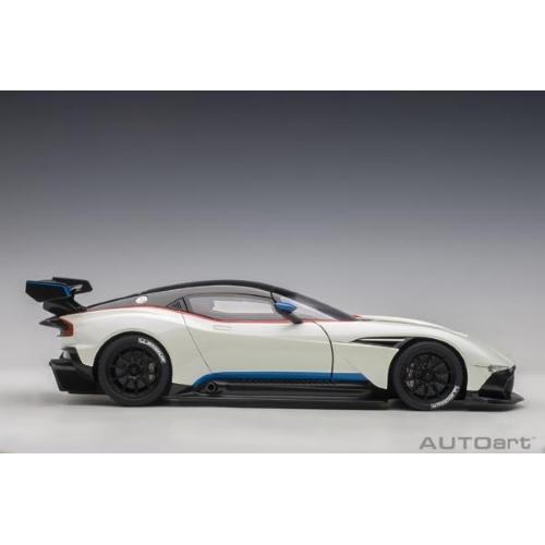 1:18 AUTOART Aston Martin Vulcan Coupe 2015 White Blue Red Stripes AA70261