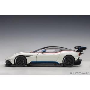 1:18 AUTOART Aston Martin Vulcan Coupe 2015 White Blue Red Stripes AA70261