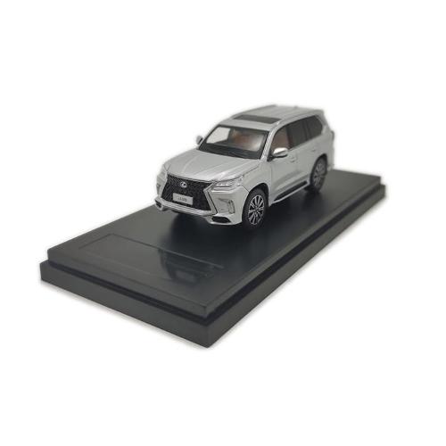 1:64 LCD MODELS Toyota Lx570 Silver LCD64017-SI