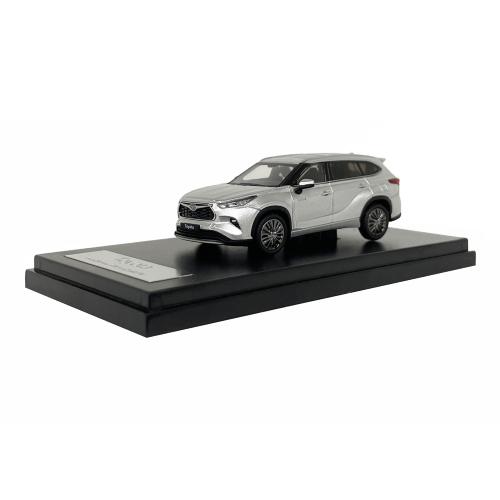 1:64 LCD MODELS Toyota Highlander Silver LCD64019-SI