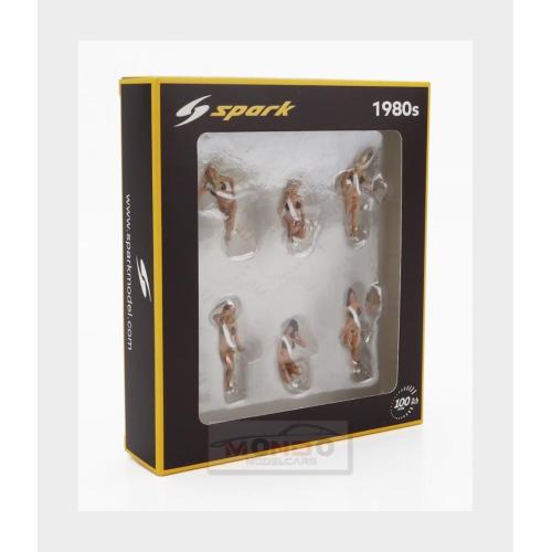 1:43 SPARK Figurines Grid Girls 1980S  43AC022