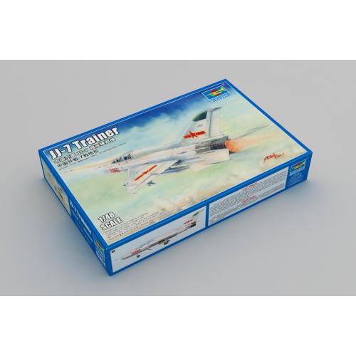 1:48 TRUMPETER KIT Jj-7 Trainer TR02824