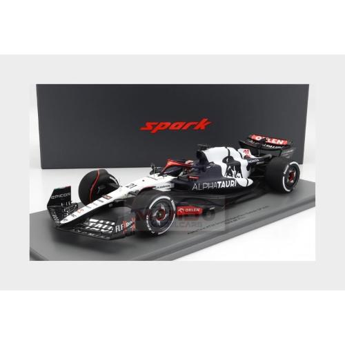 1:18 SPARK Alpha Tauri F1 At04 Team Alpha Tauri #21 Season 2023 Nyck De Vries With Showcase 18S886