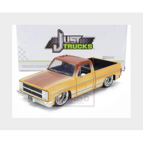1:24 JADA Chevrolet C-10 Pick-Up Custom 1985 2 Tone Cream Brown JADA35860