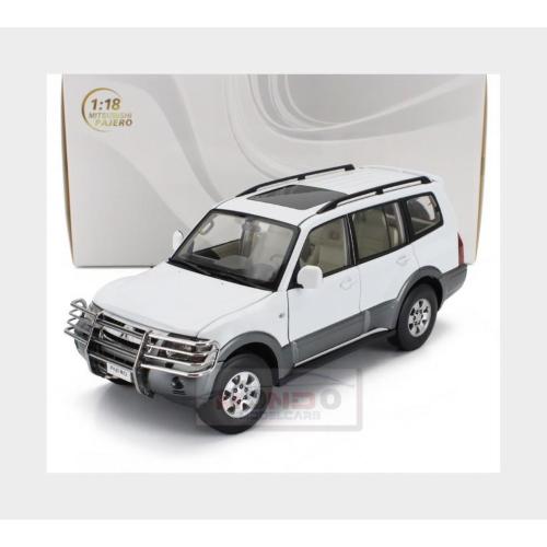 1:18 SUNSTAR Mitsubishi Pajero 3.5L V6 V73 2006 White Grey SS5833
