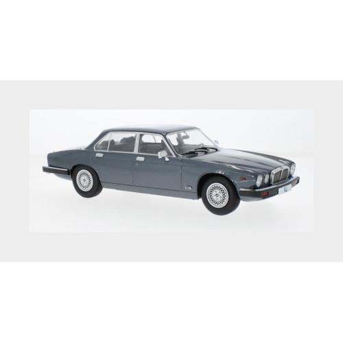 1:18 MCG Jaguar Xj Siii 1979 Dark Grey MCG18177