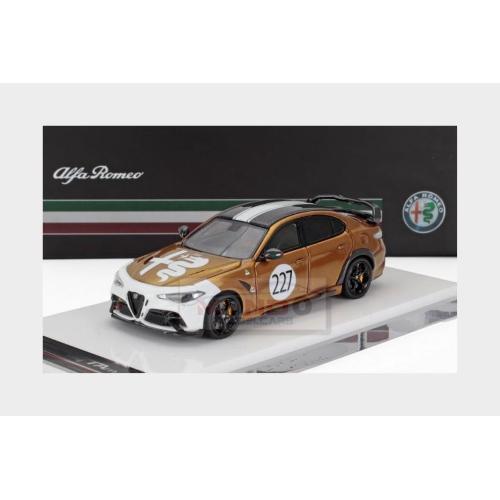 1:64 MOTORHELIX Alfa Romeo Giulia Gtam #227 Racing 2021 Gold White MH64009G