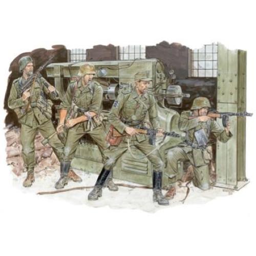 1:35 DRAGON Cross Of Iron (Eastern Front 1944) Kit DR6006