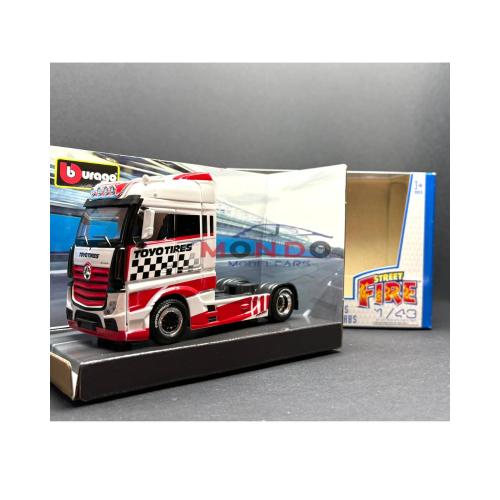 1:43 BURAGO Mercedes Actros 2 Gigaspace Tractor Truck 2-Assi Toyo Tires 2016 BU32200-32201