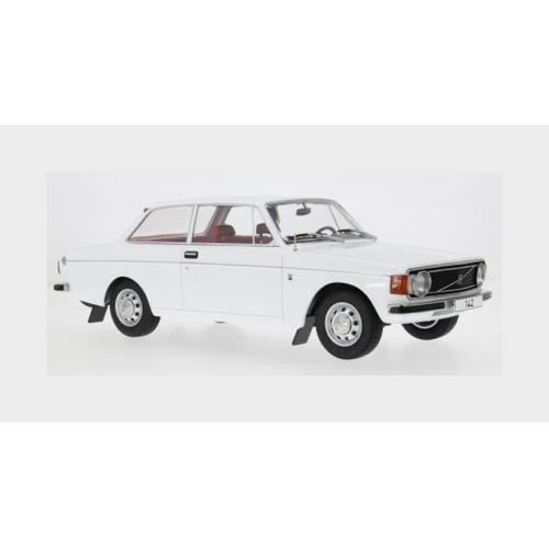 1:18 MCG Volvo 142 1973 White MCG18445