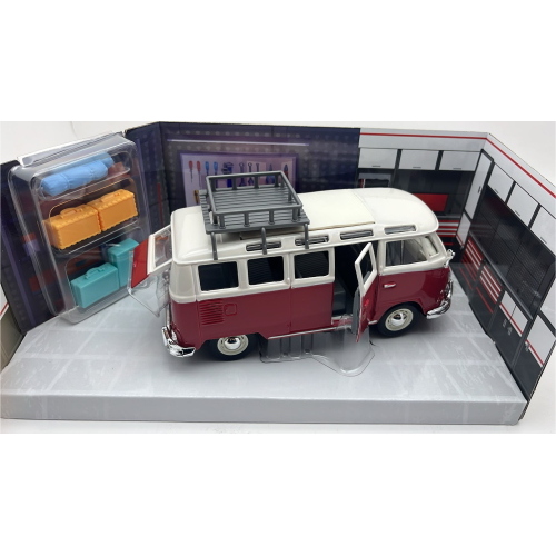 1:25 MAISTO Volkswagen T1 Minibus Samba 1962 With Roof Rack And Accessories MI32471